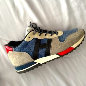 Basket italienne de marque HOGAN 
Pointure 40,5 / 41
Valeur : 300 EURO